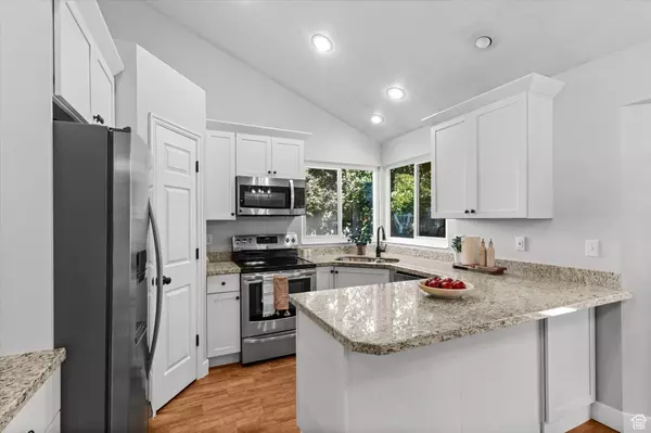 Sandy, UT 84093,2167 E ALTA COVE CIR