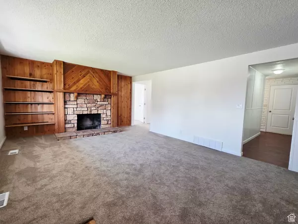 Sandy, UT 84094,10433 S CARNATION DR