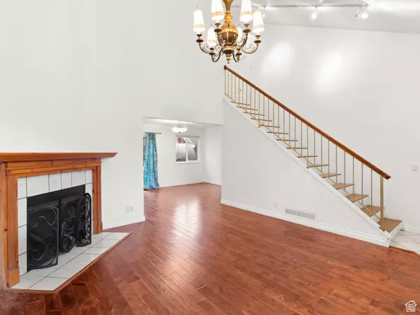 South Salt Lake, UT 84115,370 E PARK CREEKE LN