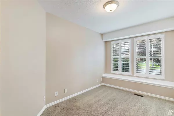 Washington Terrace, UT 84405,5522 S 600 E