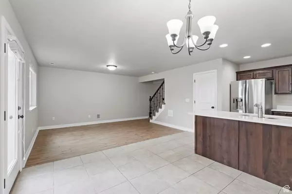 Syracuse, UT 84075,1027 W 2050 S