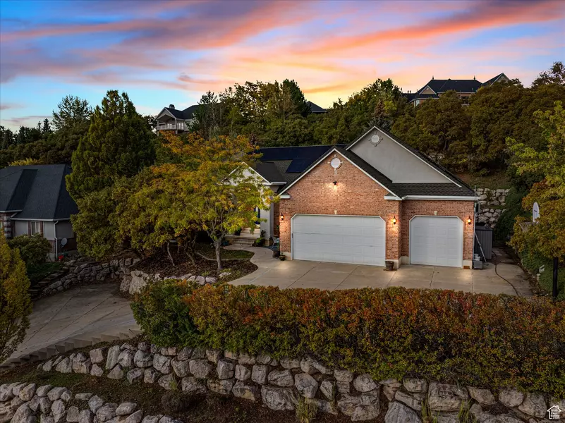 2011 DAN DR E, Layton, UT 84040