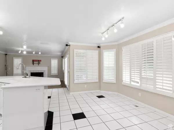 Bountiful, UT 84010,718 E 200 S