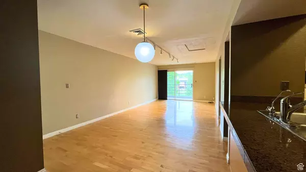 Salt Lake City, UT 84102,110 S 800 E #402