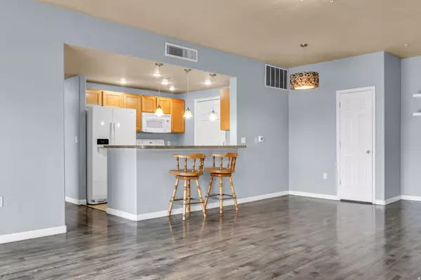 Sandy, UT 84070,165 W ALBION VILLAGE WAY #201