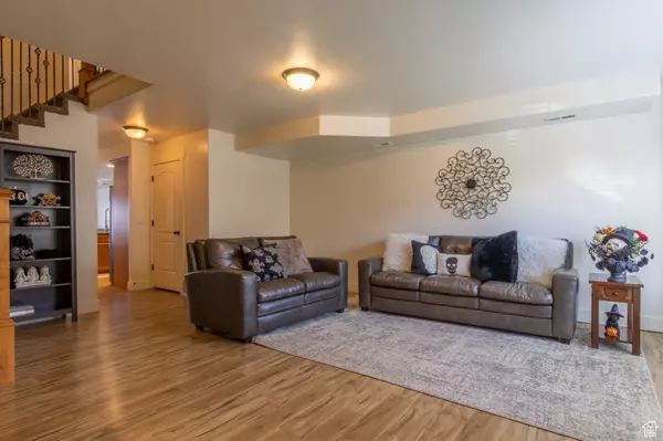 Lehi, UT 84043,210 S TAMARAK CIR W