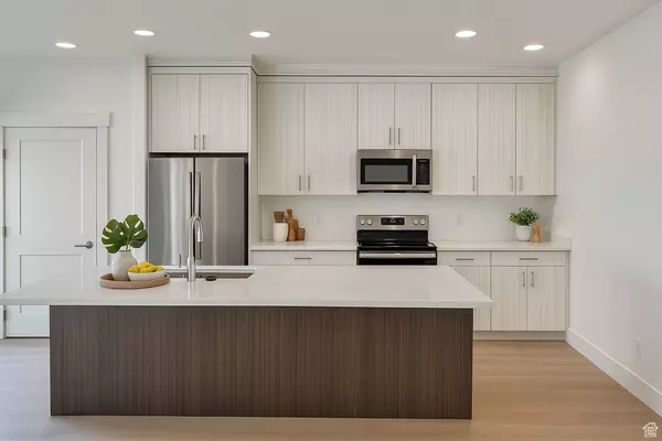 Ogden, UT 84401,318 E 750 S #8