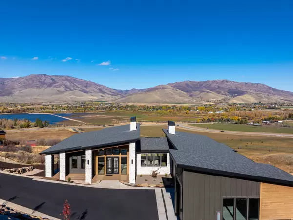 6858 E SUMMIT PEAK CIR, Huntsville, UT 84317