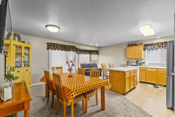 North Salt Lake, UT 84054,952 W FOXBORO DR