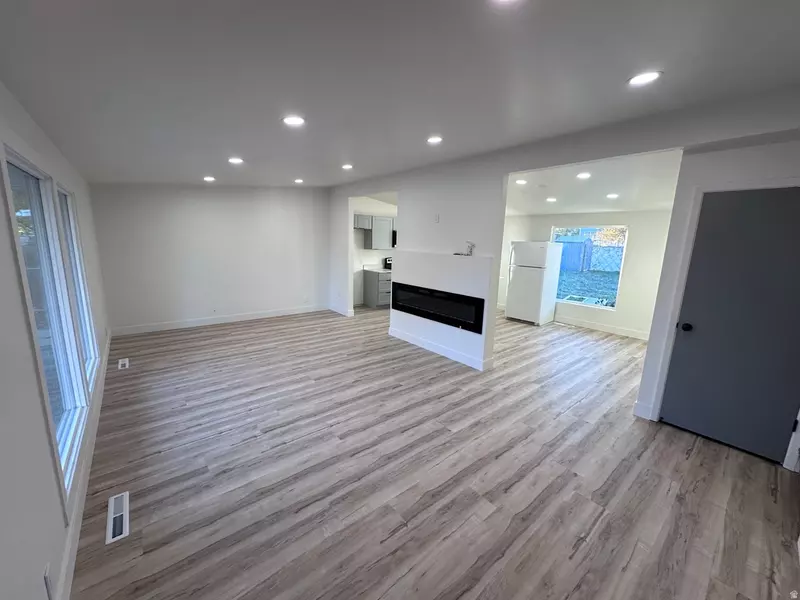 2171 W KIRKHAM WAY S, Taylorsville, UT 84129