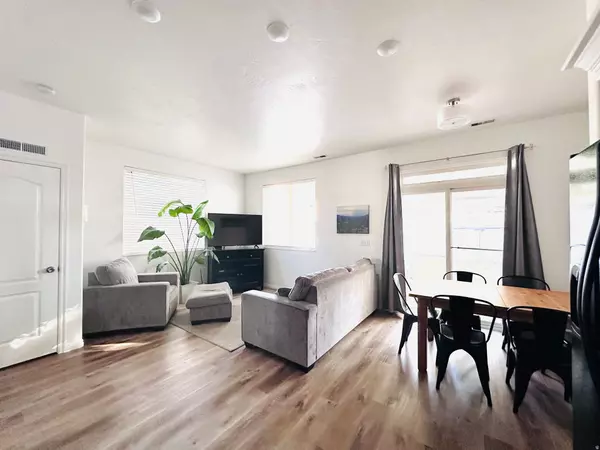 Bountiful, UT 84010,155 N PEREGRINE LN W