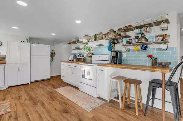 Sandy, UT 84092,9968 S BLOSSOM DR