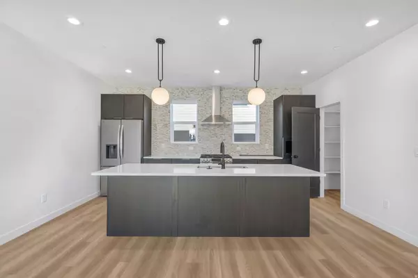 Salt Lake City, UT 84107,594 E BETSEY CV S #17