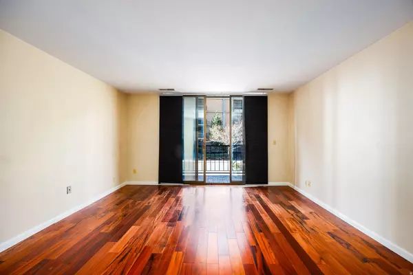 Salt Lake City, UT 84108,939 S DONNER WAY #107