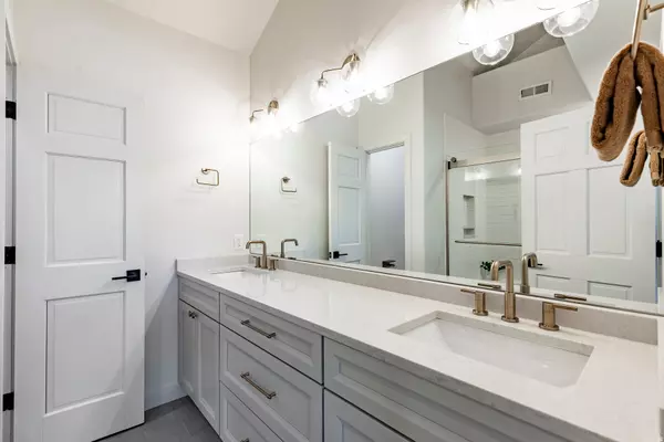 Park City, UT 84060,690 DEER VALLEY DR #11