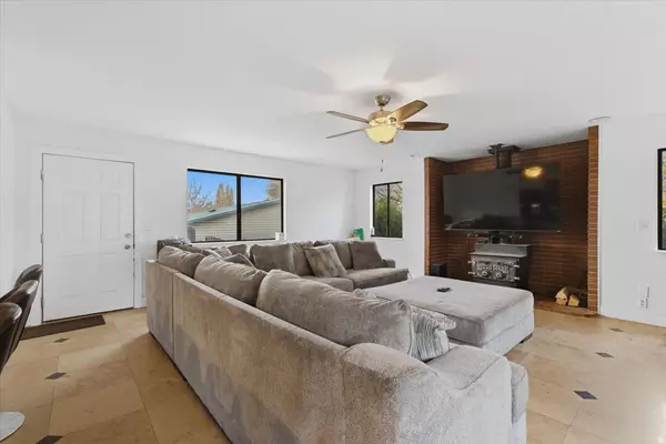 Provo, UT 84606,943 E 420 S