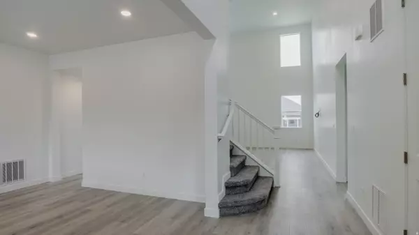 Saratoga Springs, UT 84045,876 W SIKA CIR S #205