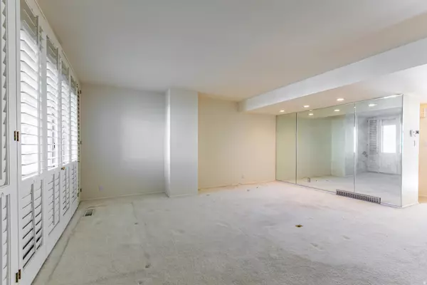 Salt Lake City, UT 84121,1506 E VILLAGE RD