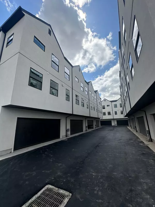 Midvale, UT 84047,7838 S HOLDEN ST