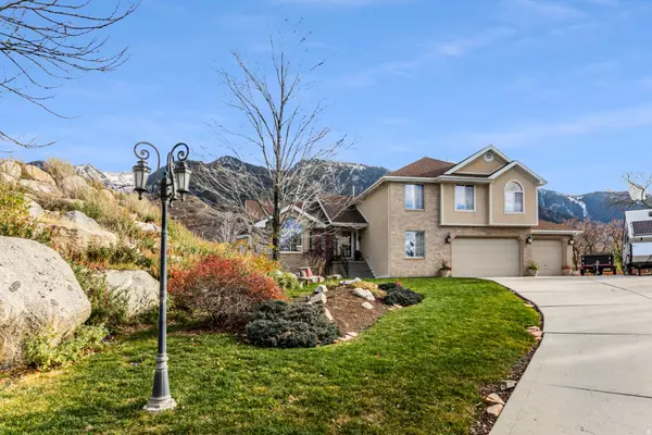 3240 E GRANITE POINT CIR, Sandy, UT 84092