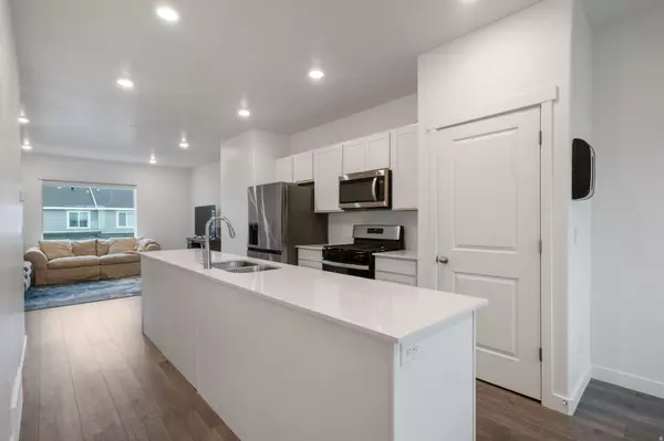 Saratoga Springs, UT 84045,941 E CITADEL LN