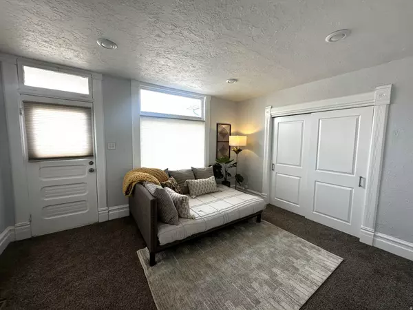 Salt Lake City, UT 84102,1318 E 300 S