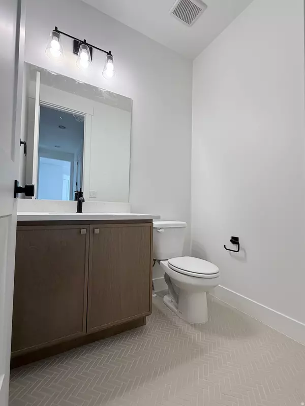 Vineyard, UT 84059,163 W HACKBERRY RD #6527