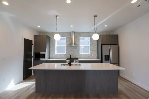 Salt Lake City, UT 84107,597 E BETSEY COVE CV S #24