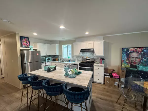 Salt Lake City, UT 84104,1594 W 400 S #101