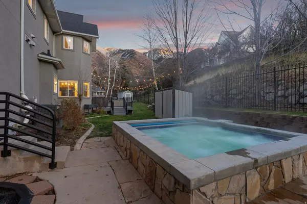 Sandy, UT 84092,35 E LONE HOLLOW DR