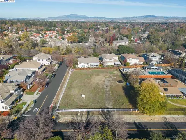 1027 Rose Avenue, Pleasanton, CA 94566