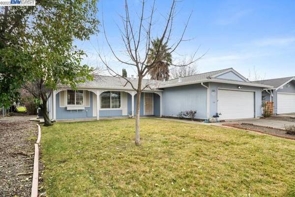 165 Lassen Cir, Vacaville, CA 95687