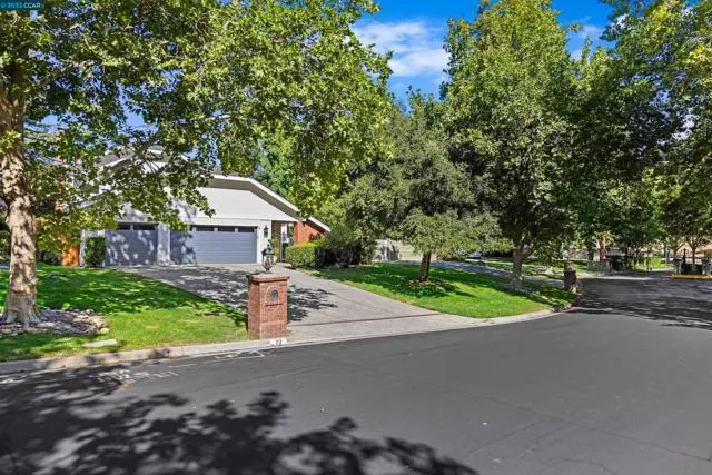 Danville, CA 94506,22 Oakridge Ln