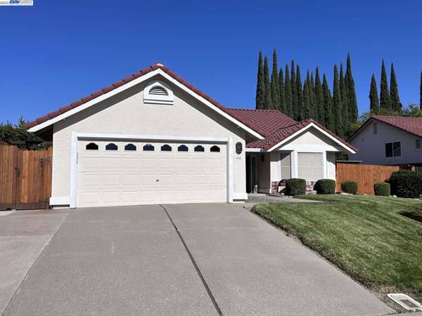 369 Clarescastle Way, Vacaville, CA 95688