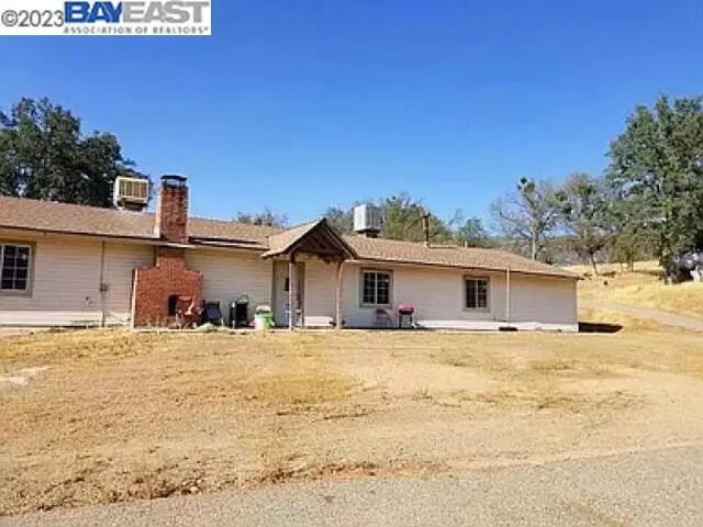 31634 Lodge RD, Auberry, CA 93602