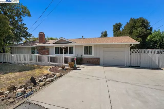 1921 Whitman Rd., Concord, CA 94518