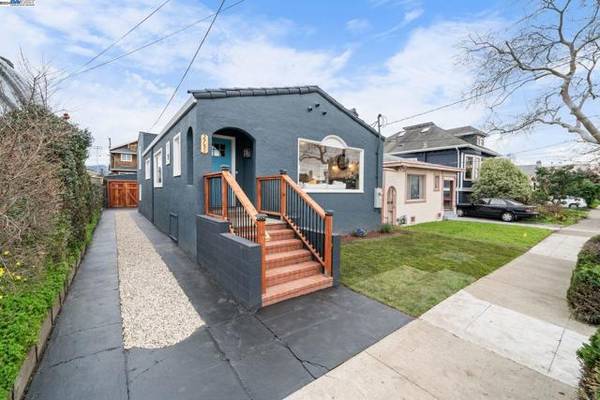 2751 Mathews St, Berkeley, CA 94702