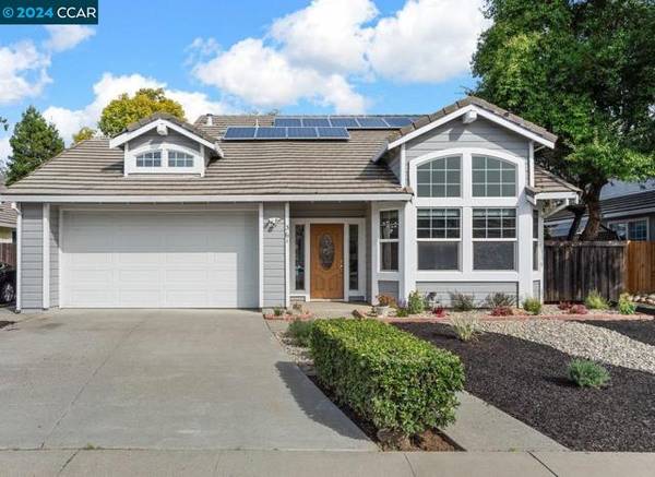 361 Oak Valley Dr, Vacaville, CA 95687