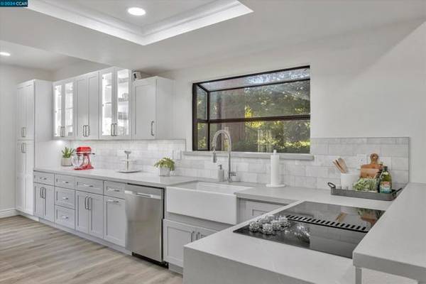 3 Via Barcelona, Moraga, CA 94556