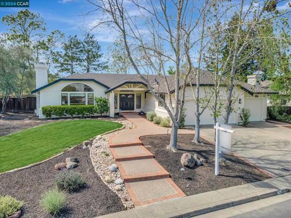 4 Haven Ct, Moraga, CA 94556