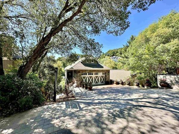 33 Oak Rd, Orinda, CA 94563