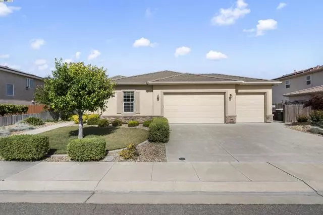 1660 Chateau Ln, Manteca, CA 95337