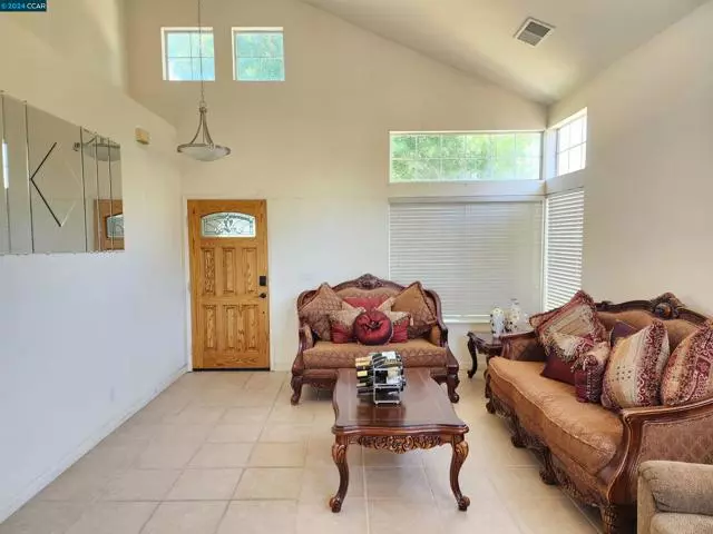Antioch, CA 94531,5152 Twincreek Ct