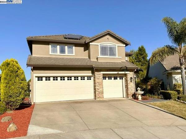 5509 Gold Creek Dr, Castro Valley, CA 94552