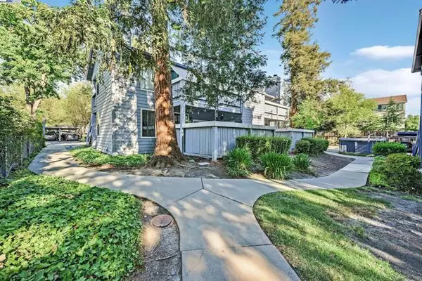 7102 Cross Creek Cir, Dublin, CA 94568