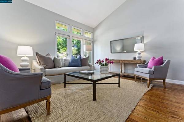 16 Via Barcelona, Moraga, CA 94556