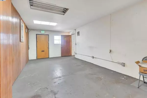 Oakland, CA 94621,954 86Th Ave