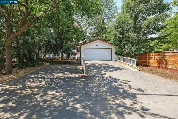 1067 Ridge Park Dr, Concord, CA 94518