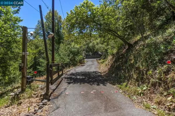 Orinda, CA 94563,37 La Madronal