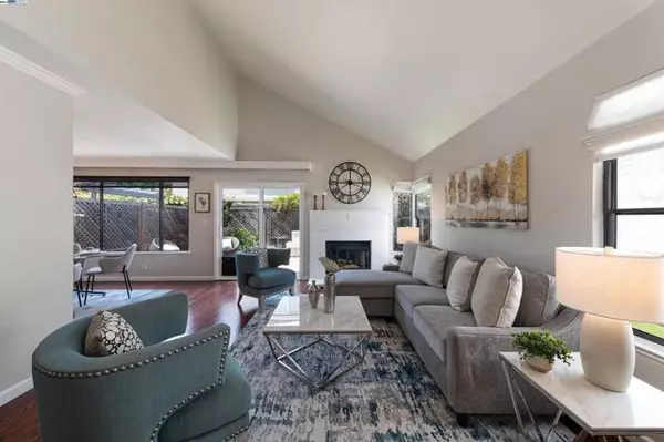 Alameda, CA 94502,1229 CLARKE LANE